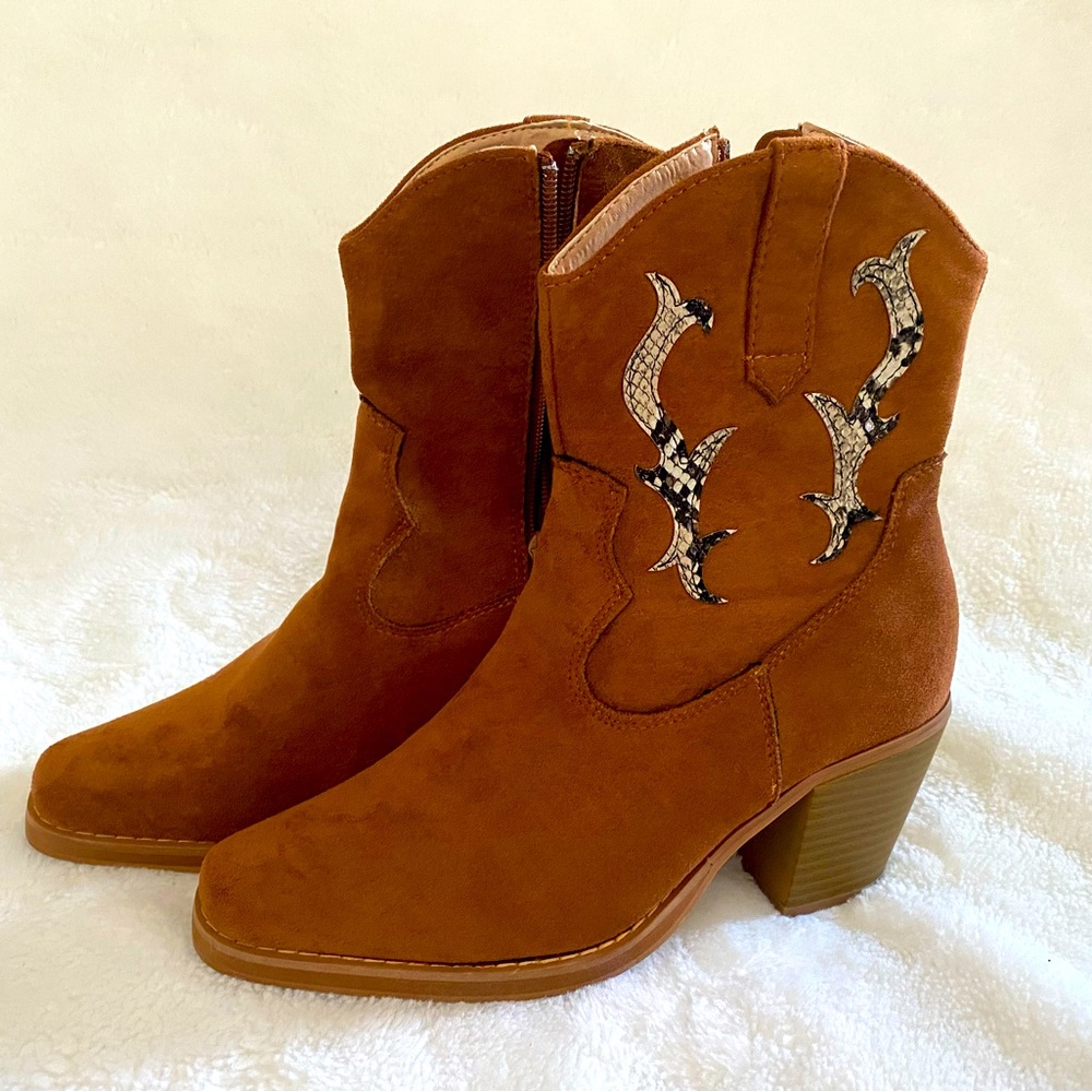 Women’s Size 7 Suede Above Ankle Cowboy Boots